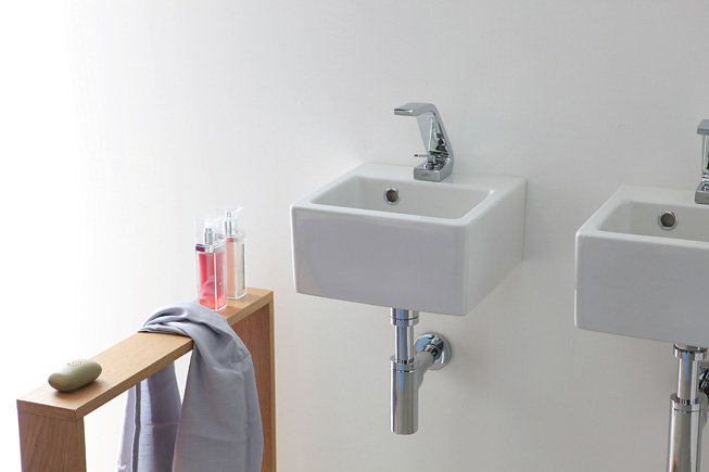 Per arredare il tuo bagno scegli il lavabo tra le diverse forme, dimensioni, colori, proposte da Ceramica Galassia, per soddisfare qualsiasi esigenza di gusto e di spazio. Lavabi d'arredo, lavabi a colonna, lavabi sospesi. Una vasta produzione di lavabi per l'arredo bagno.