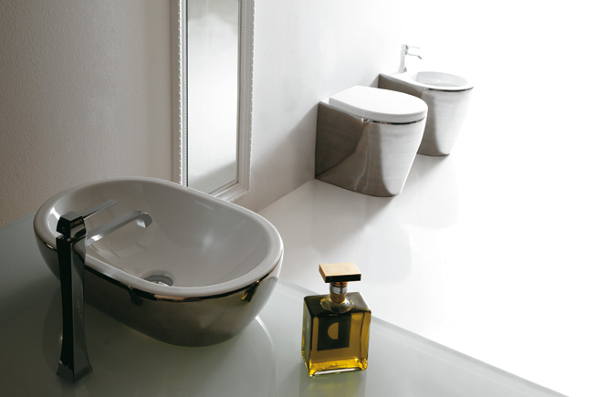 sanitari in ceramica, bianchi o colorati, per il bagno. Arreda la stanza da bagno con i prodotti Galassia